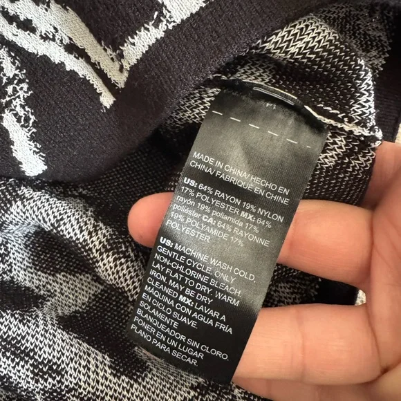 WHBM NWT Beaded Brushed Halter Sleeveless Halter Top Abstract Floral Size XSP - Picture 8 of 10